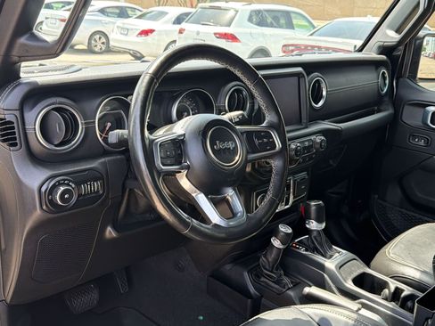 Used 2021 Jeep Wrangler Unlimited Sahara AWD/4WD image 4