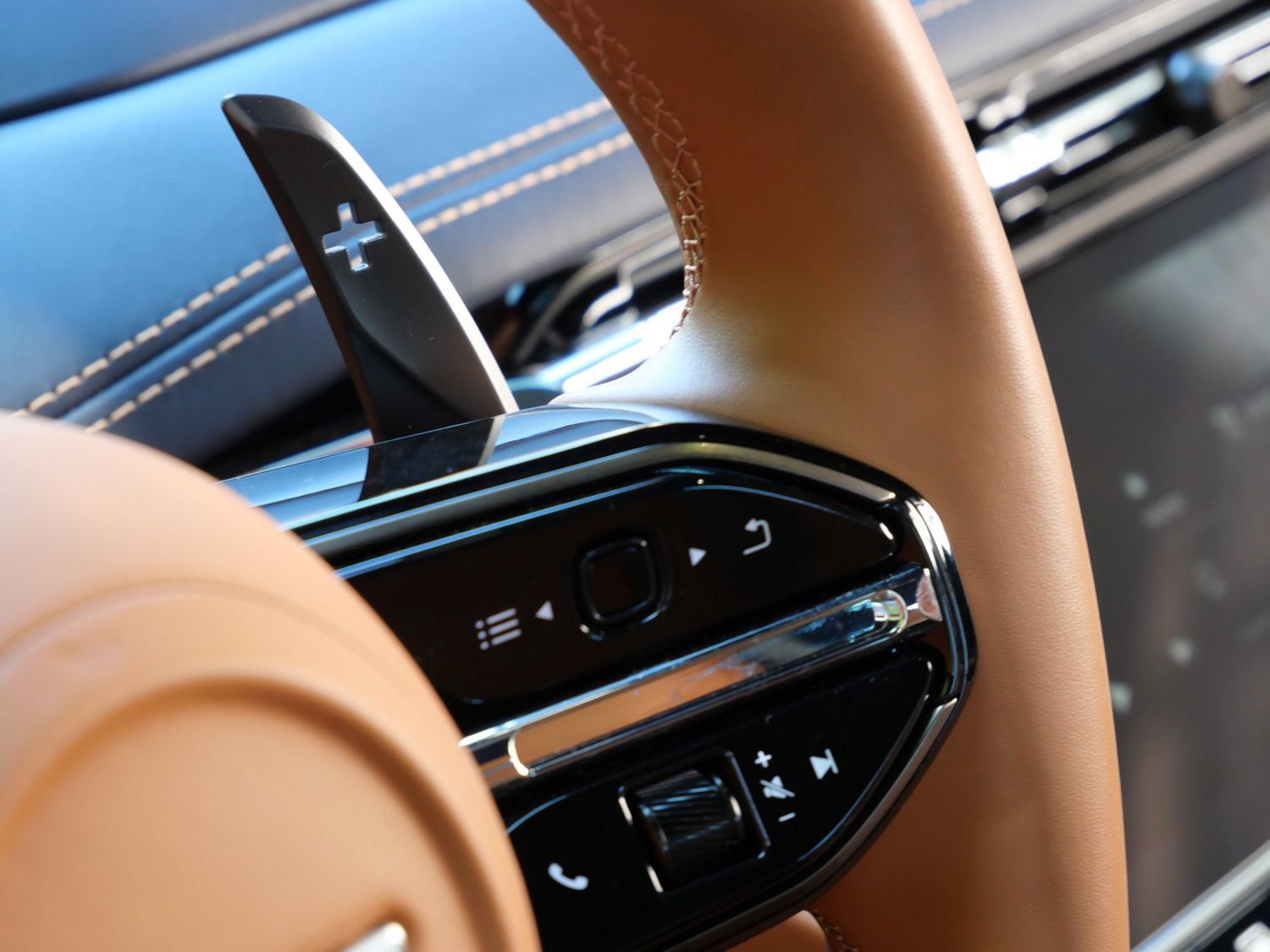Used 2024 Aston Martin DB12 Coupe RWD image 21