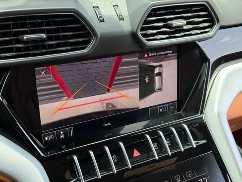 Used 2020 Lamborghini Urus AWD/4WD image 30