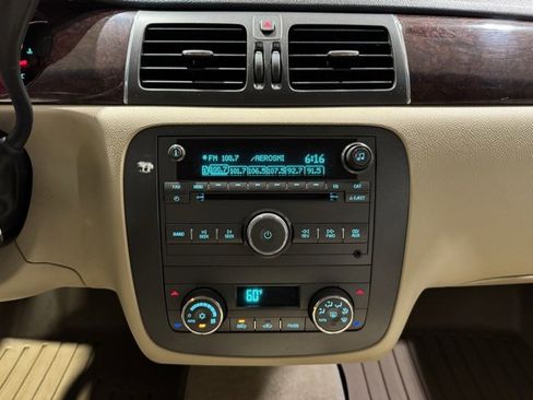 Used 2011 Buick Lucerne CXL image 18