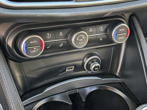 Used 2023 Alfa Romeo Stelvio Sprint image 26