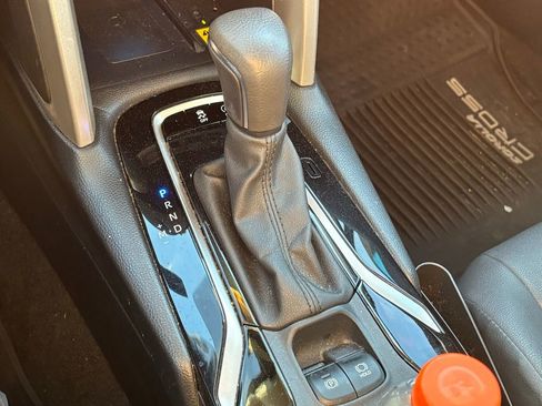 Used 2022 Toyota Corolla Cross XLE image 13