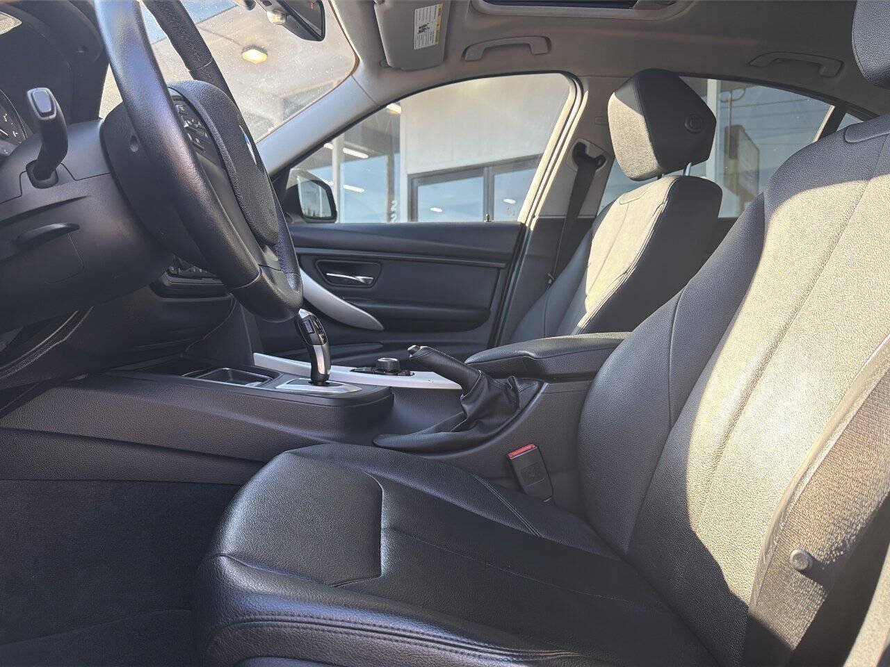 Used 2014 BMW 320i Sedan RWD image 25
