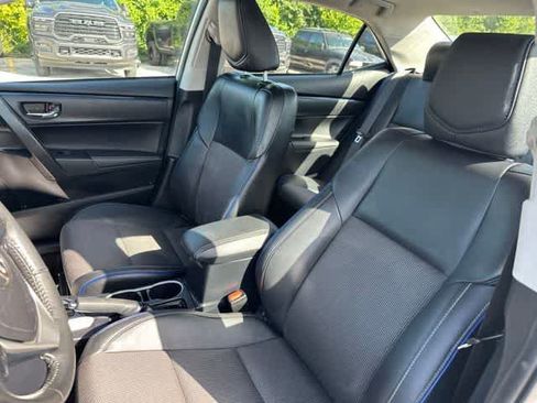 Used 2017 Toyota Corolla SE w/ SE Premium Package FWD image 4