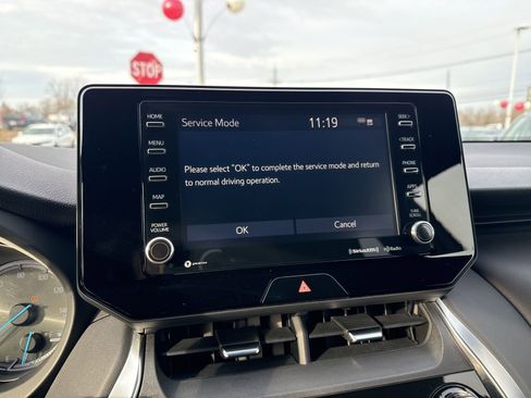 Used 2022 Toyota Venza XLE image 18