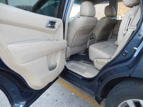Used 2014 Nissan Pathfinder SL w/ SL Tech Package FWD image 30