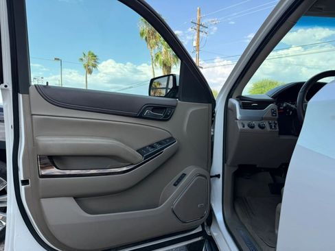 Used 2017 GMC Yukon SLT w/ Premium Edition AWD/4WD image 39