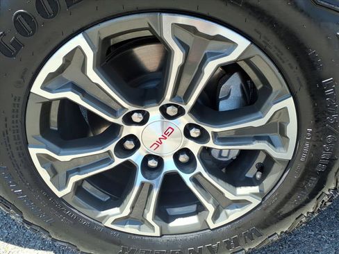 Used 2025 GMC Sierra 1500 SLT AWD/4WD image 11