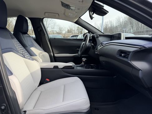 Used 2022 Lexus UX 200 image 14