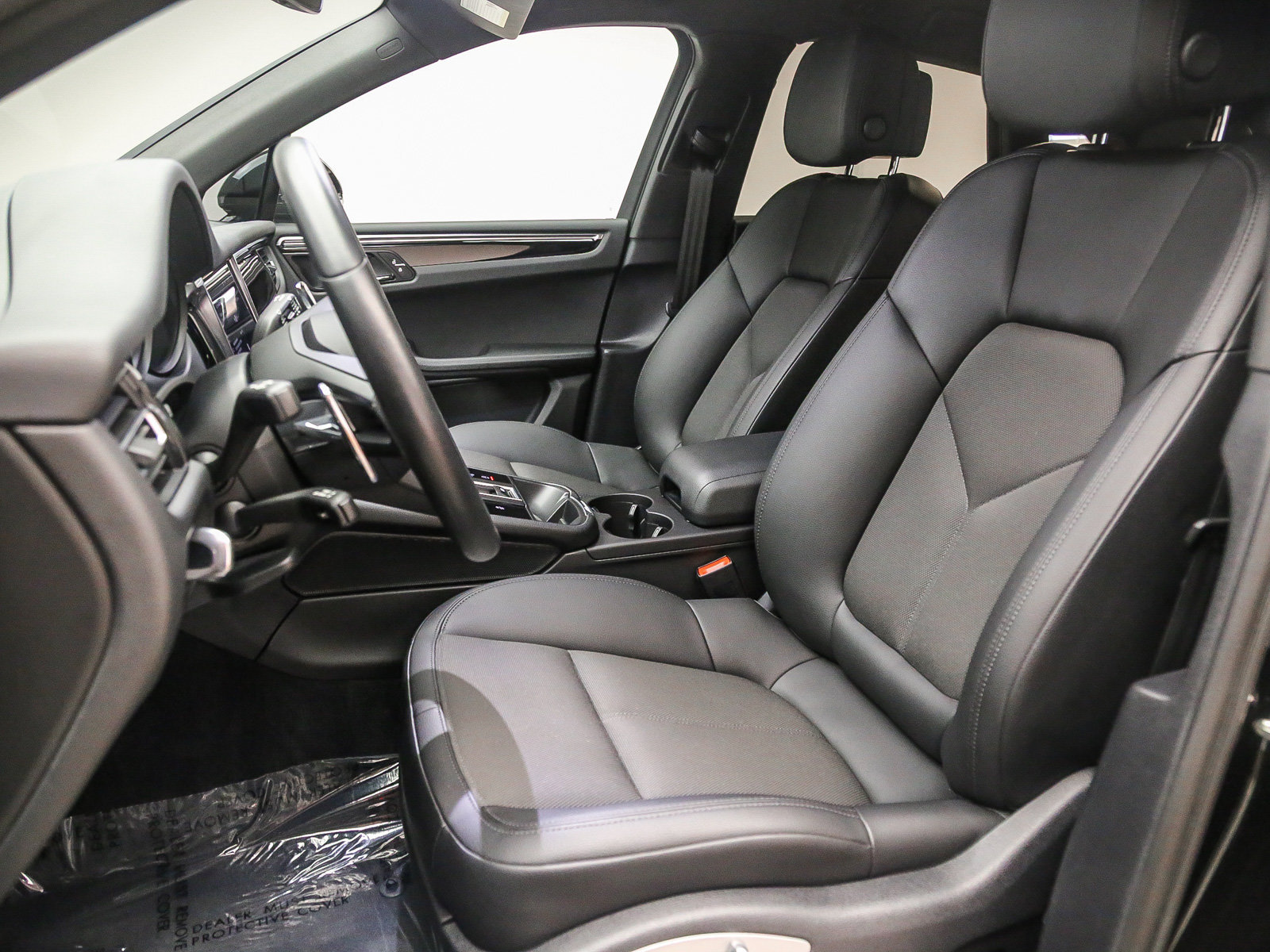 Certified 2023 Porsche Macan AWD/4WD image 10