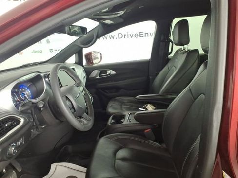 Used 2022 Chrysler Pacifica Touring-L w/ S Appearance Package image 12