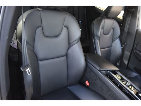 Certified 2023 Volvo XC60 B5 Core w/ Climate Package image 32