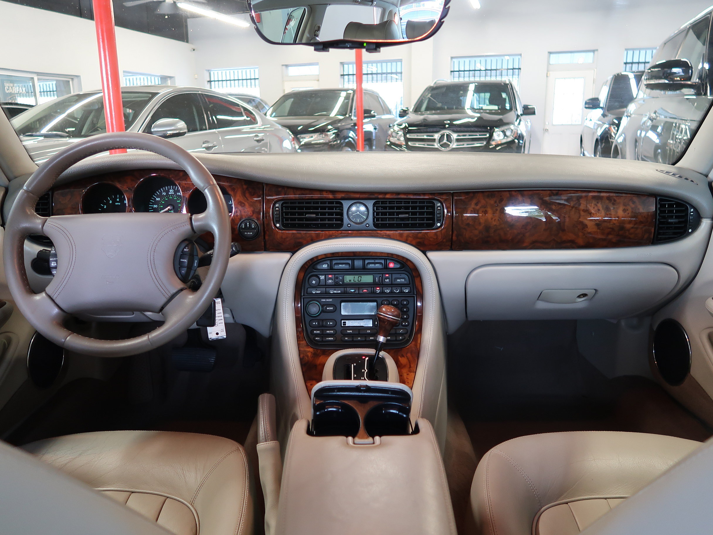 Used 1999 Jaguar XJ8 RWD image 15