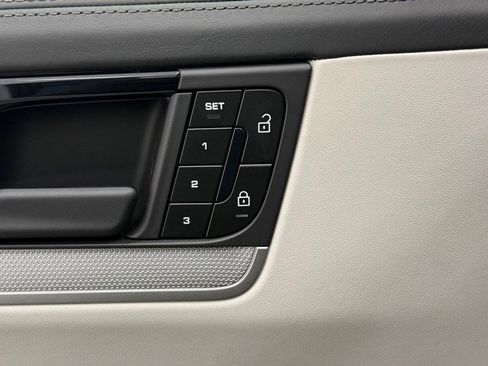 Certified 2025 Porsche Cayenne Coupe image 19