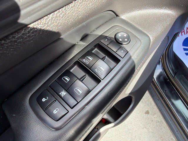 Used 2019 Jeep Grand Cherokee Laredo AWD/4WD image 16