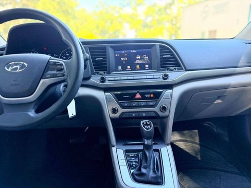Used 2017 Hyundai Elantra SE FWD image 11