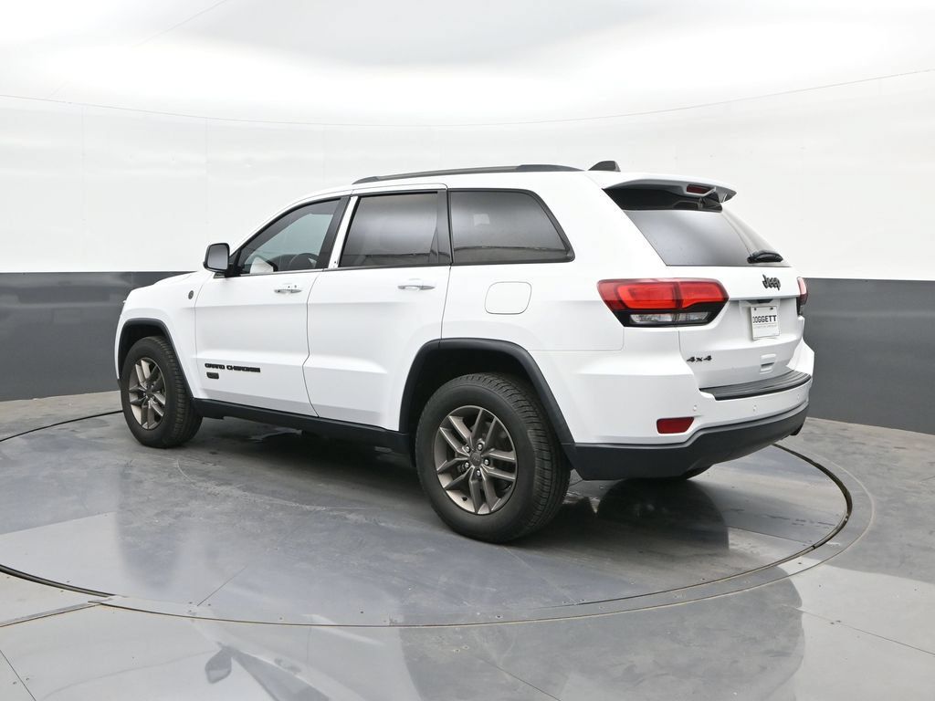 Used 2016 Jeep Grand Cherokee Laredo 75th Anniversary AWD/4WD image 5