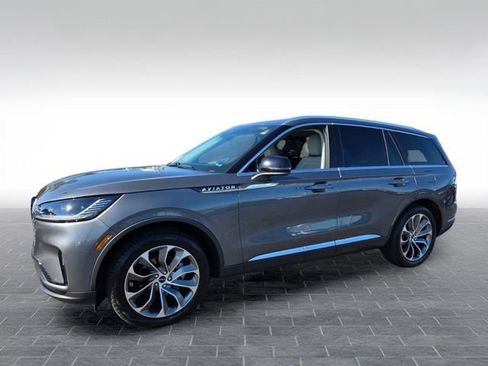 Used 2025 Lincoln Aviator Reserve w/ Illumination Package AWD/4WD image 3