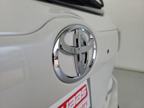 Used 2015 Toyota Highlander Limited FWD image 9