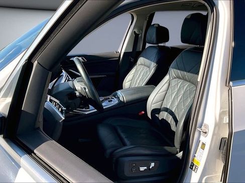 Used 2024 BMW X7 xDrive40i image 21