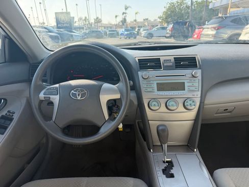 Used 2009 Toyota Camry LE FWD image 16