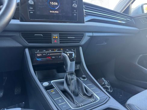 Used 2025 Volkswagen Jetta SE image 41