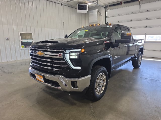 Used 2025 Chevrolet Silverado 3500 LTZ w/ LTZ Premium Package AWD/4WD image 4