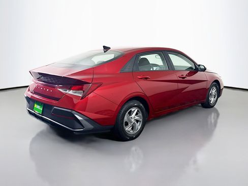 Used 2024 Hyundai Elantra SE image 10