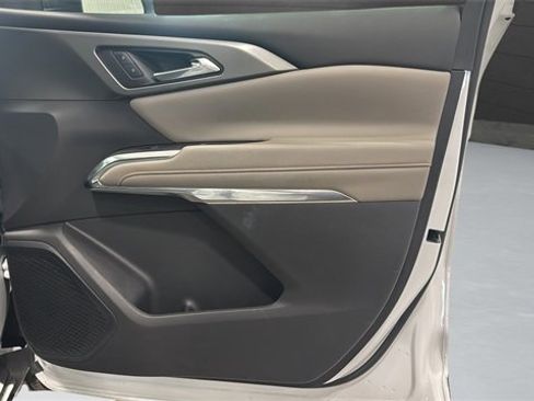 Used 2025 Chevrolet Traverse LT image 26