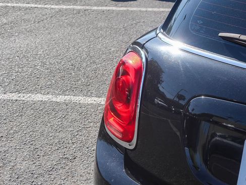 Used 2019 MINI Cooper 2-Door Hardtop w/ Signature Upholstery Package FWD image 8