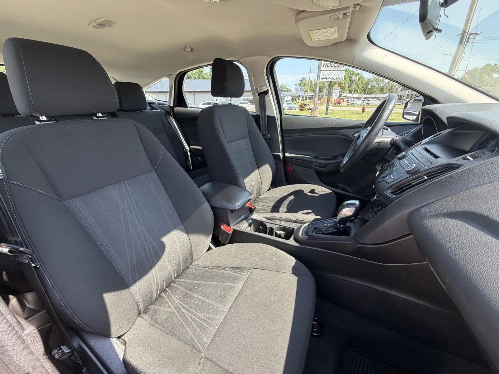 Used 2015 Ford Focus SE w/ SE Cold Weather Package FWD image 15