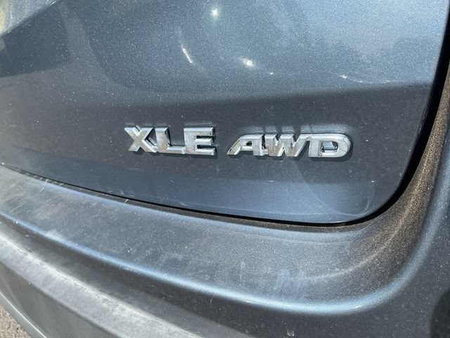 Used 2018 Toyota Highlander XLE AWD/4WD image 32
