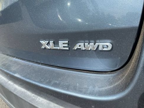 Used 2018 Toyota Highlander XLE AWD/4WD image 32