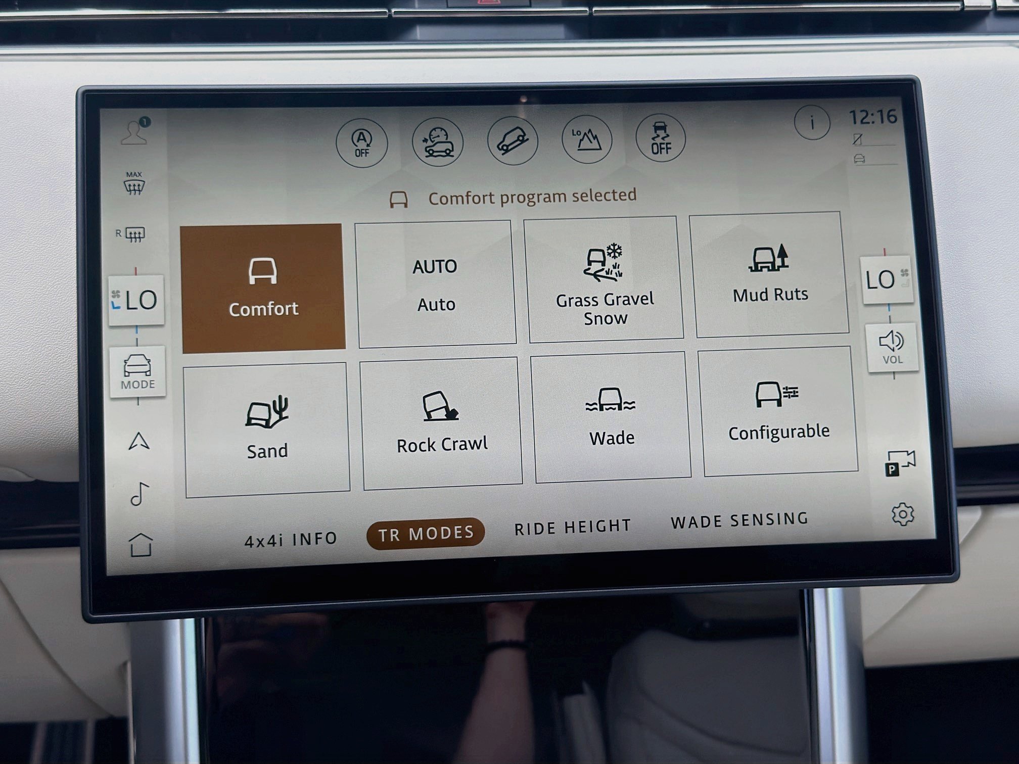 New 2026 Land Rover Range Rover Autobiography AWD/4WD image 47