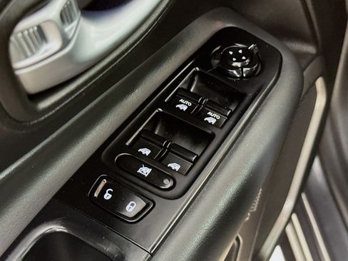 Used 2022 Jeep Renegade Latitude AWD/4WD image 21