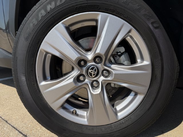 Used 2025 Toyota RAV4 XLE w/ Convenience Package FWD image 9