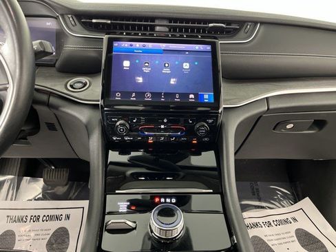 Used 2022 Jeep Grand Cherokee Limited AWD/4WD image 21