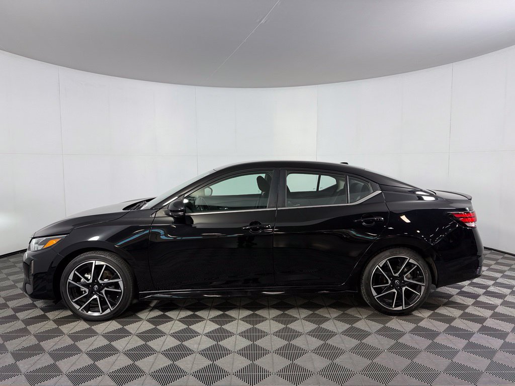 Used 2025 Nissan Sentra SR FWD image 10