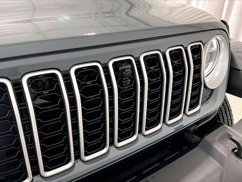 Used 2026 Jeep Wrangler Unlimited Sahara AWD/4WD image 30
