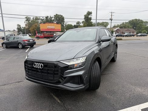 Used 2023 Audi Q8 Prestige w/ Prestige Package AWD/4WD image 2