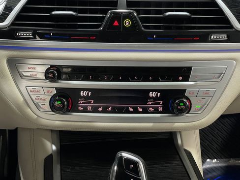 Used 2021 BMW 750i xDrive w/ Executive Package image 26