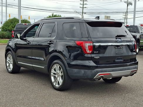Used 2017 Ford Explorer XLT w/ Equipment Group 202A AWD/4WD image 7