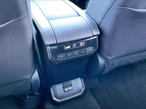 Used 2024 Toyota Highlander LE image 10