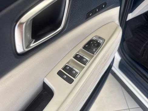 Used 2025 Kia Carnival EX FWD image 12