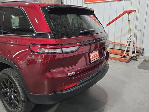 Used 2024 Jeep Grand Cherokee Altitude image 4
