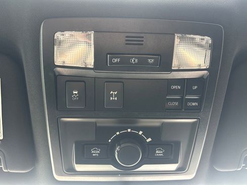 Used 2017 Toyota Tacoma TRD Off-Road image 15