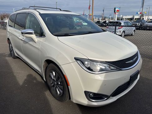 Used 2020 Chrysler Pacifica Limited w/ Advanced Safetytec Group image 5