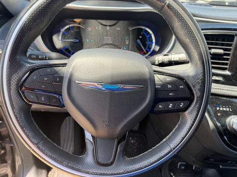 Used 2020 Chrysler Pacifica Limited w/ Advanced Safetytec Group FWD image 26