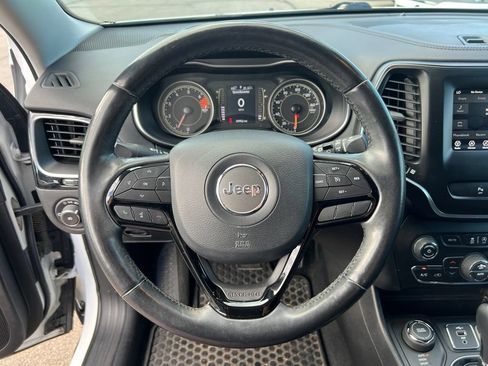Used 2020 Jeep Cherokee Latitude Plus AWD/4WD image 11