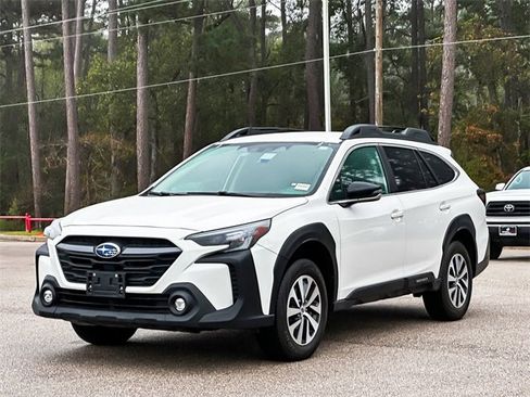 Used 2023 Subaru Outback Premium image 4